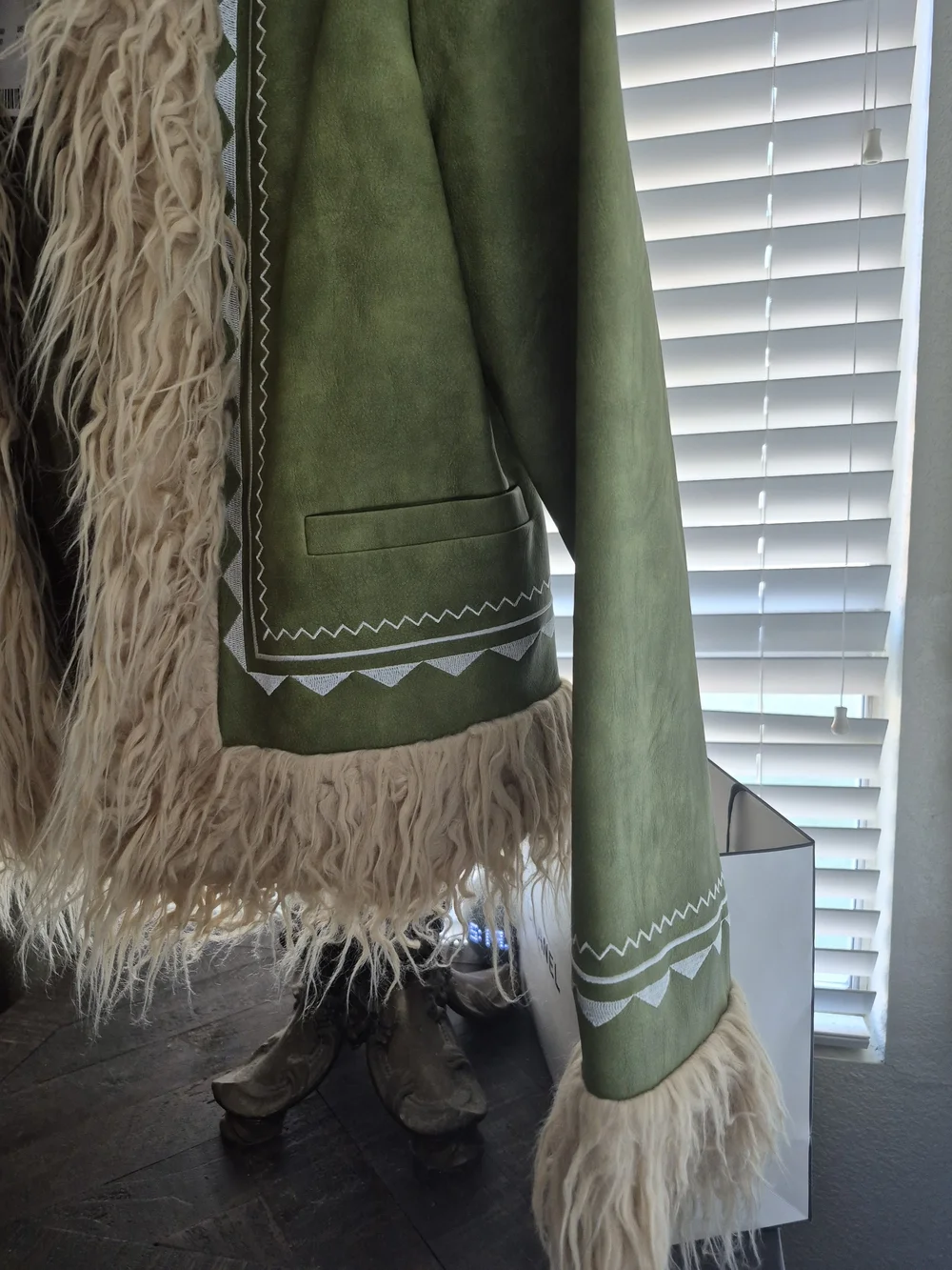 Urban Outfitters Olive Green Faux Suede Jacket with Cream Faux Fur Trim - Picture 5 of 5